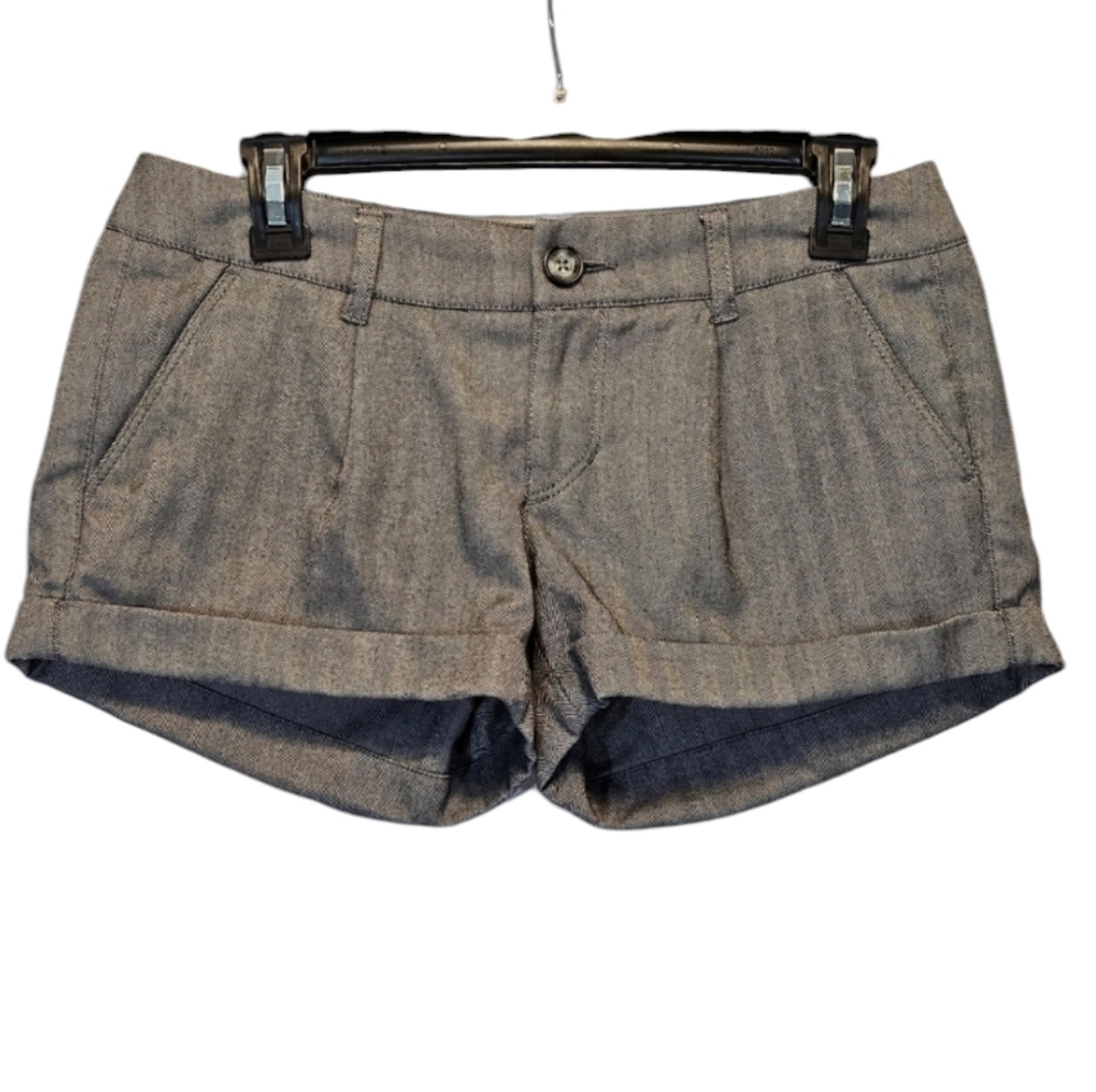 American Eagle Outfitters Pleated Chevron Grey Rolled Hem Shorts Size 2